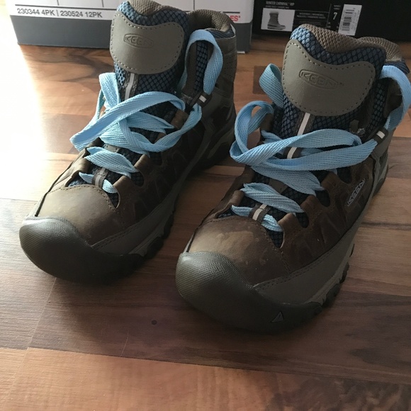 Women’s Keen boots size 6.5 - Picture 1 of 3